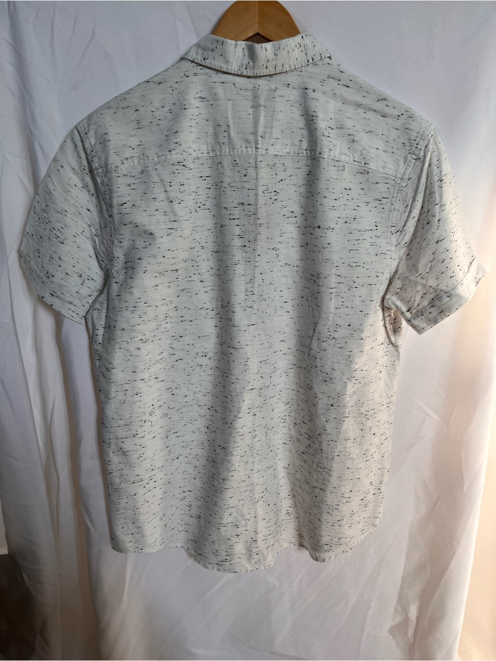 Urban Heritage White Speckled Short Sleeve Button-Down Shirt - Picture 4 of 9